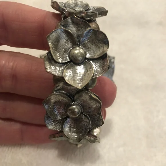 ✨Lovely cuff bracelet! - Picture 2 of 4